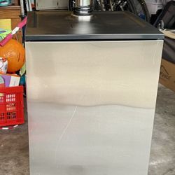 EdgeStar KC1000SS Kegerator – Compact & Reliable