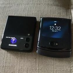 Motorola Razr 5G (2020) and Samsung Galaxy Z Flip3 (2021)