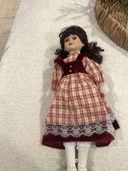Doll Eyes Stay Open Cloth Body Porcelain Hands Face Feet