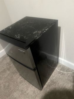 Mini fridge