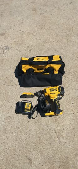 DEWALT 20V MAX Lithium-Ion 15-Degree Electric Cordless Roofing Nailer Kit with 2.0Ah Battery Charger and Bag