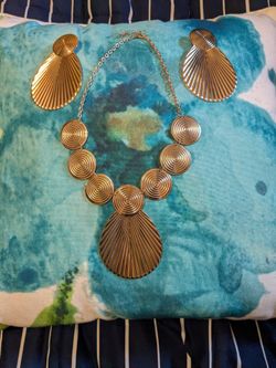 Gold Tone Spiral Disc Statement Bib Necklace & Earring Set, Fan Pendant