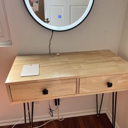 Solid Wood Makeup Vanity With Lighted Mirror