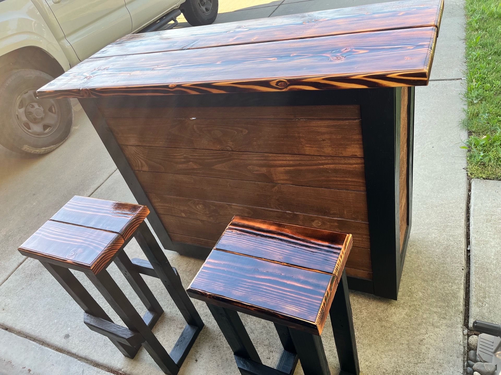 Outdoor bar
