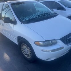 1998 Chrysler Town & Country