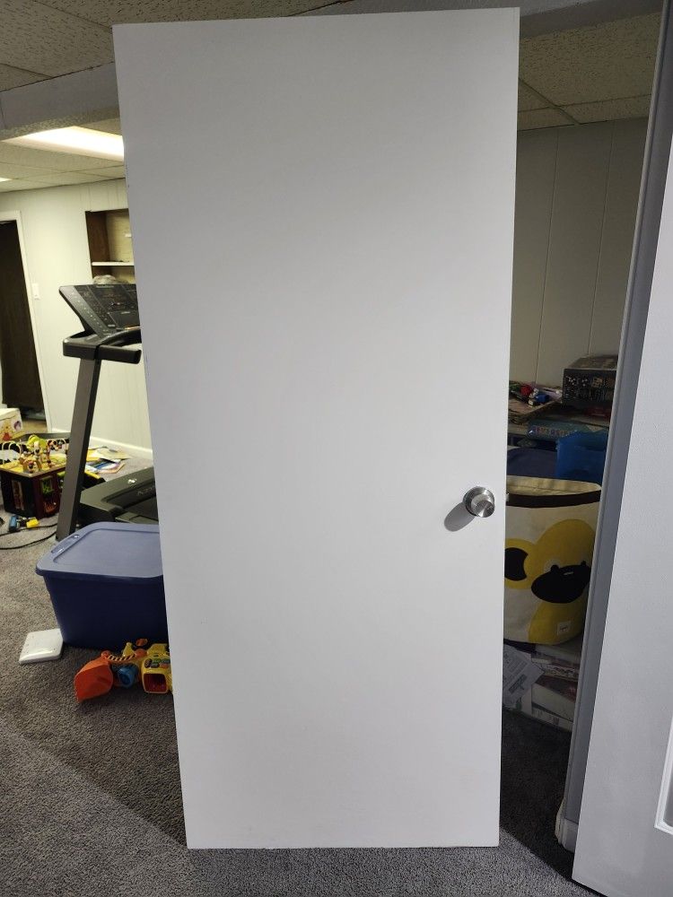 Interior Door 32" LH White, Primed And Painted