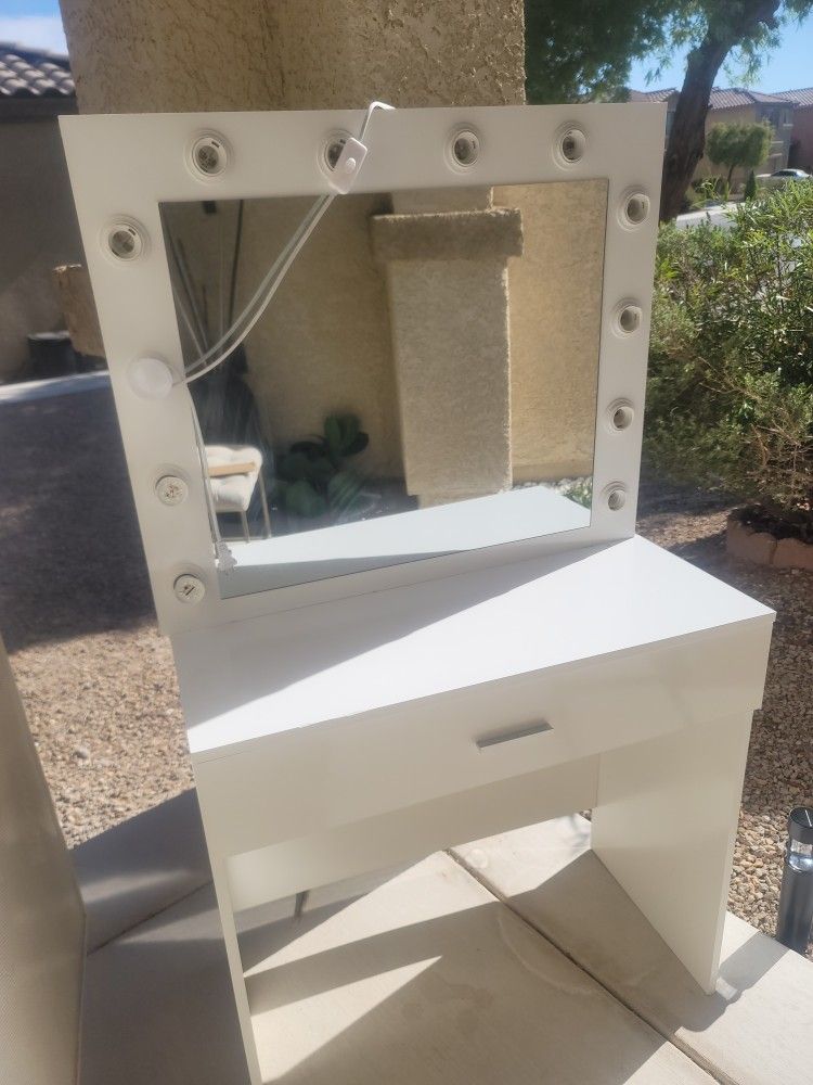 Glam Vanity No Bulbs , Can Deliver For Extra Perfect For Small Space ✨️