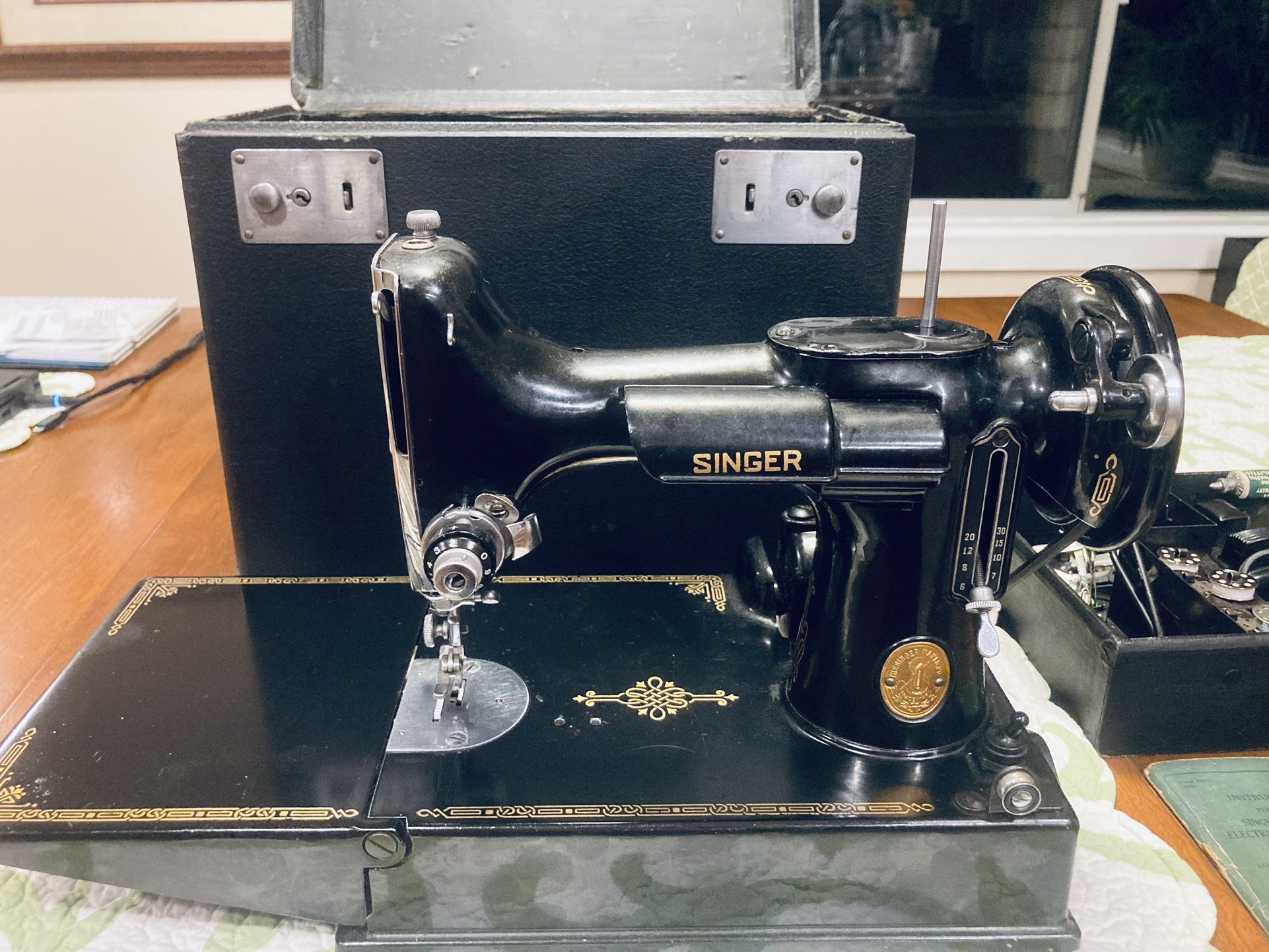 Singer 221 Featherweight Sewing Machine