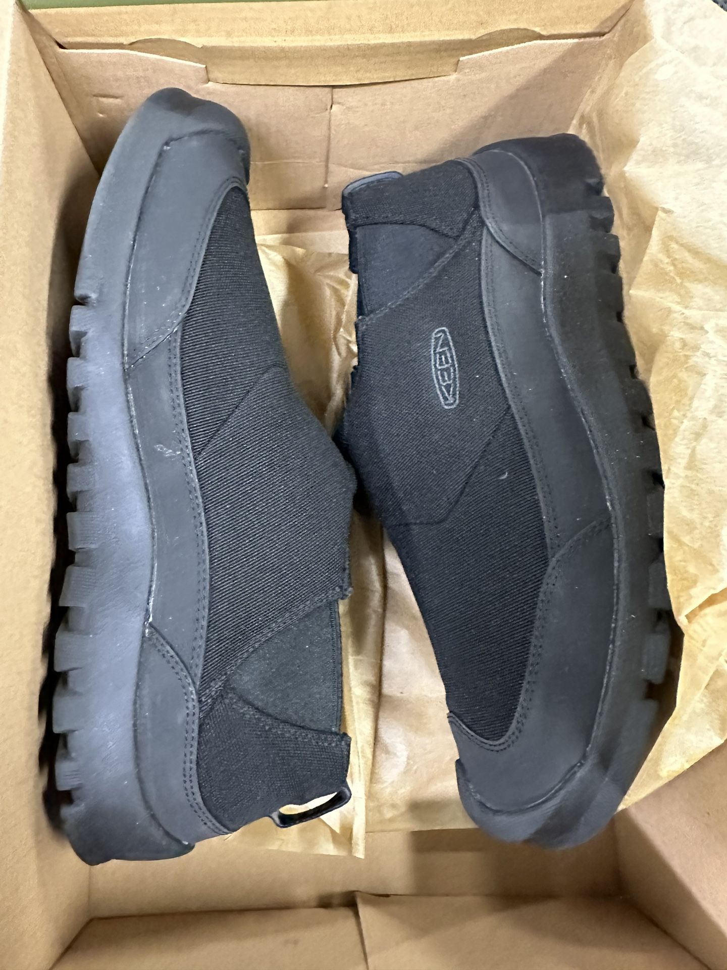 Keen Men’s Size 11 Black Hood Camp FR Shies