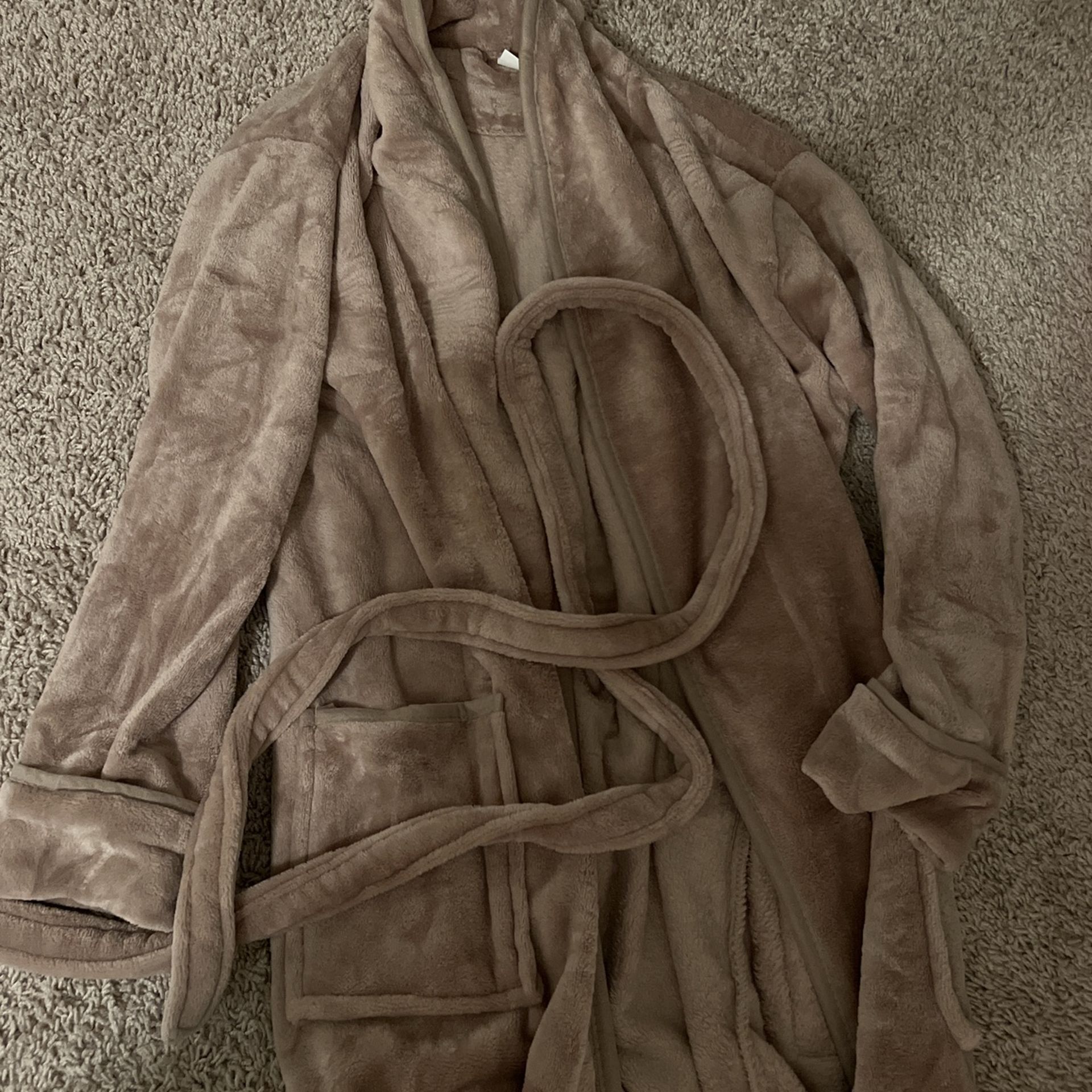 Robe Beautiful Elegant Soft Size Small