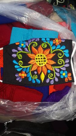 Cubrebocas bordados
