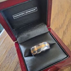 Tungsten Ring w/14k Gold Inlay Size 7.5