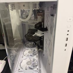 Skytech KING95 Gaming PC - Ryzen 7 9700X + RTX 5060 Ti 16GB - Like New (1 Month Old)