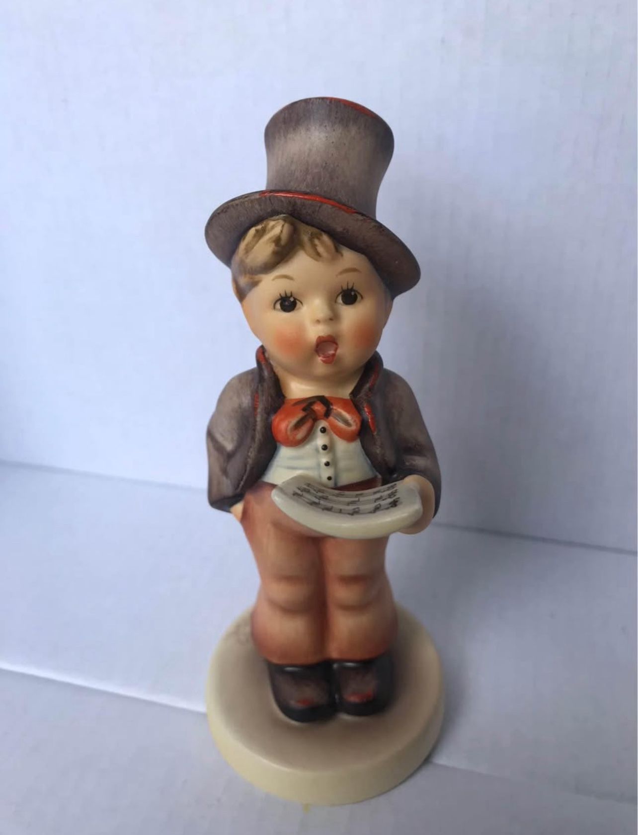 VINTAGE HUMMEL “Street Singer” PORCELAIN FIGURINE #131 - 5” - TMK-6  