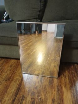 2 Mirrored medicine cabinets