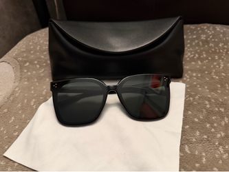 Gentle monster rectangular sunglasses black plastic  frame  gray