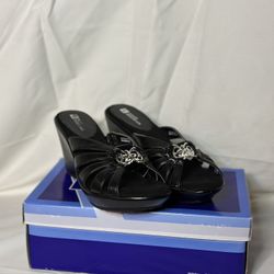 White Mountain Quiz Black Flats — Women’s 7½
