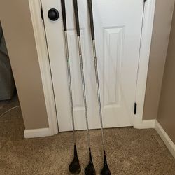 3 Vintage Persimmon golf clubs- Driver is Spalding and 3 and 4 wood are Wilson. Right- Handed. Mens