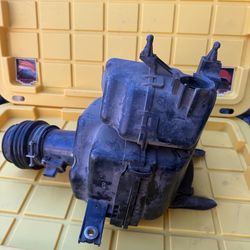 2004 Infiniti G35 Air Filter Box