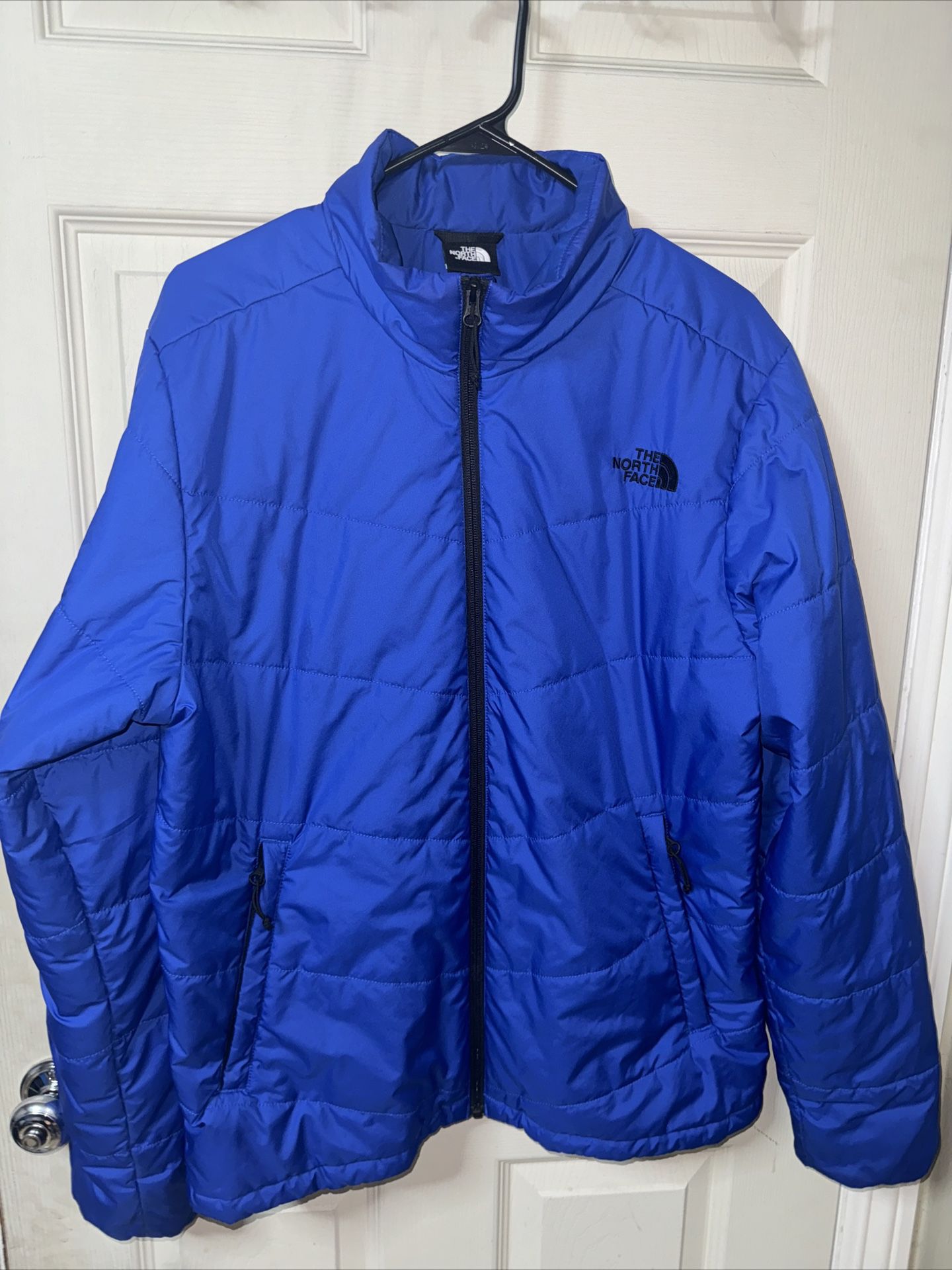 The North Face Men’ Royal Blue Long Sleeve Mock Neck Full-Zip Puffer Jacket. Size M