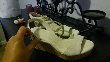 New Uggs wedge sandals sz 7