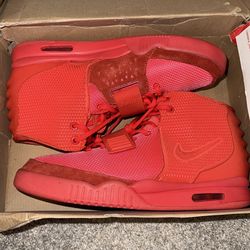 YEEZY SP RED OCTOBERS SIZE 11 LEGENDARY