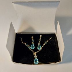 Vintage Avon (New Inbox )Aqua Blue Rhinestone Necklace And Earring Sets
