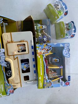 Bluey Toy Bundle – Camper, Playground & Figures