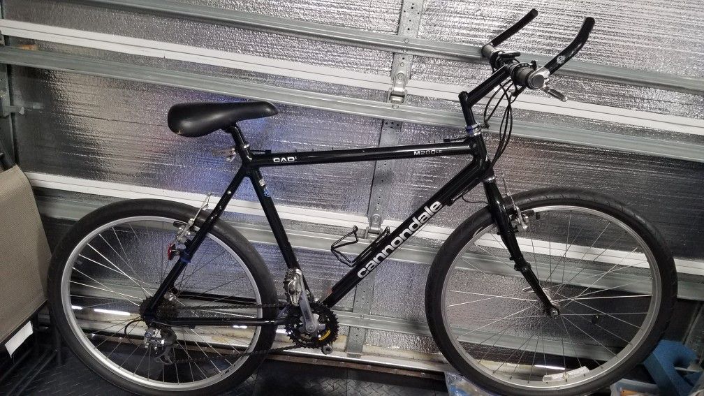 Cannondale m200le mountain/ street bike