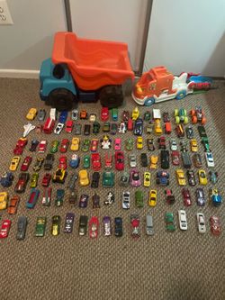 Remato un lote de más de 120 carritos de colección más los camiones grandes que se aprecian en las fotos