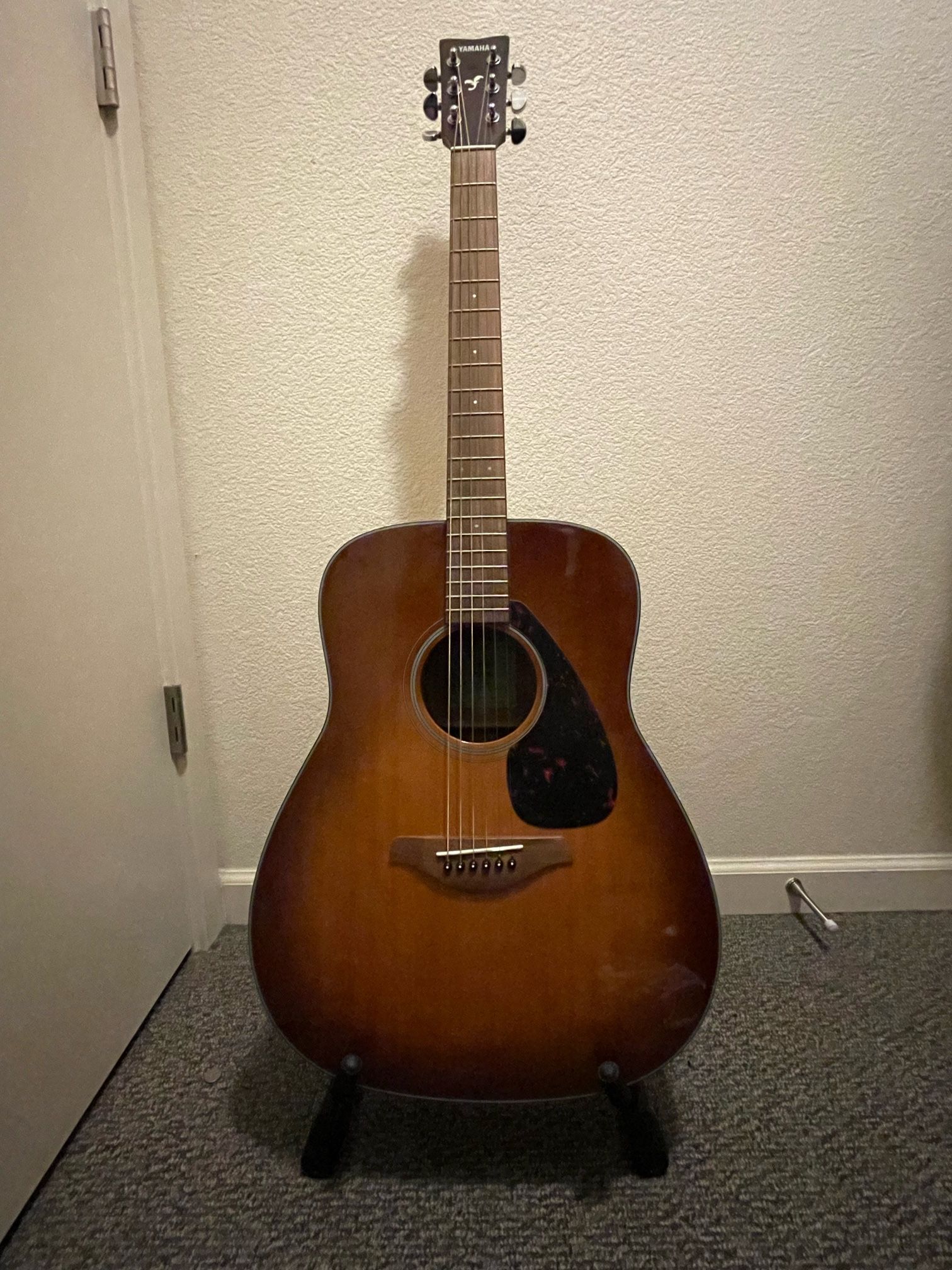 Yamaha Acoustic Guitar w/ Stand