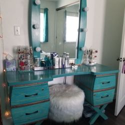 Gorgeous Makeup Vanity (Real Wood)