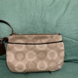  COACH Wristlet Wallet