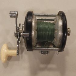 Vintage True Temper 981E Fishing Reel