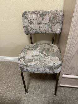 4 Kitchen Chairs