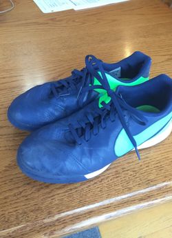 Boys Nike soccer indoor cleats size 5
