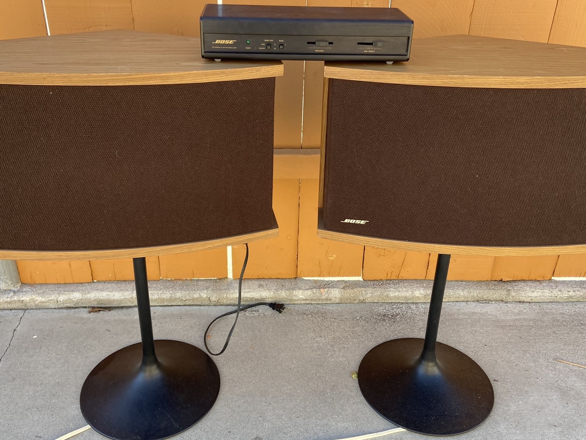 Vintage Bose 901 Series VI Speakers With Equalizer & Stands