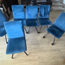 Nice chairs and table -MOVING SALE