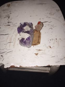 Crystal Rock With A Little Bird On The Side Parrot