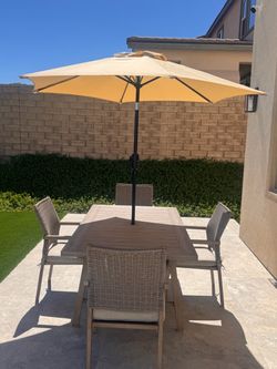 Outdoor dining set with 4 chairs & umbrella