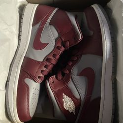 Jordan 1 Mid