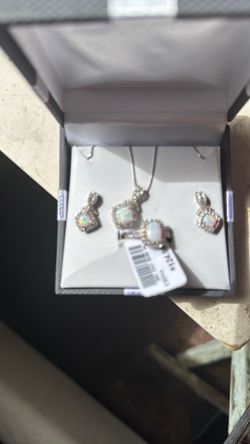 Opal set