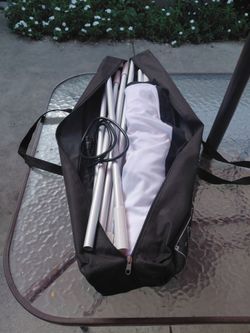 PROJECTOR SCREEN W/ CASE