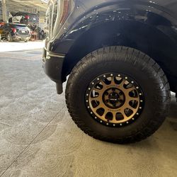 Method Wheels and Tires  LT285/75R17