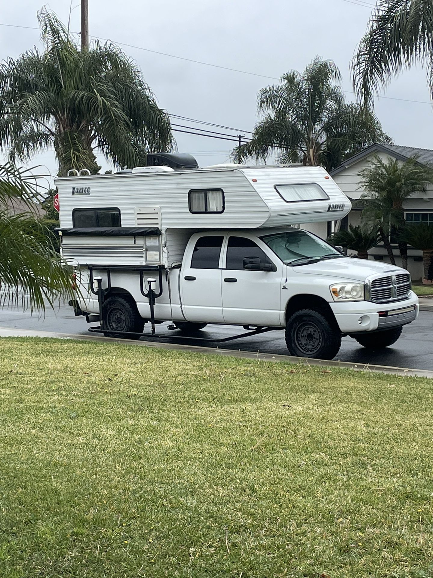 2004 Lance 815