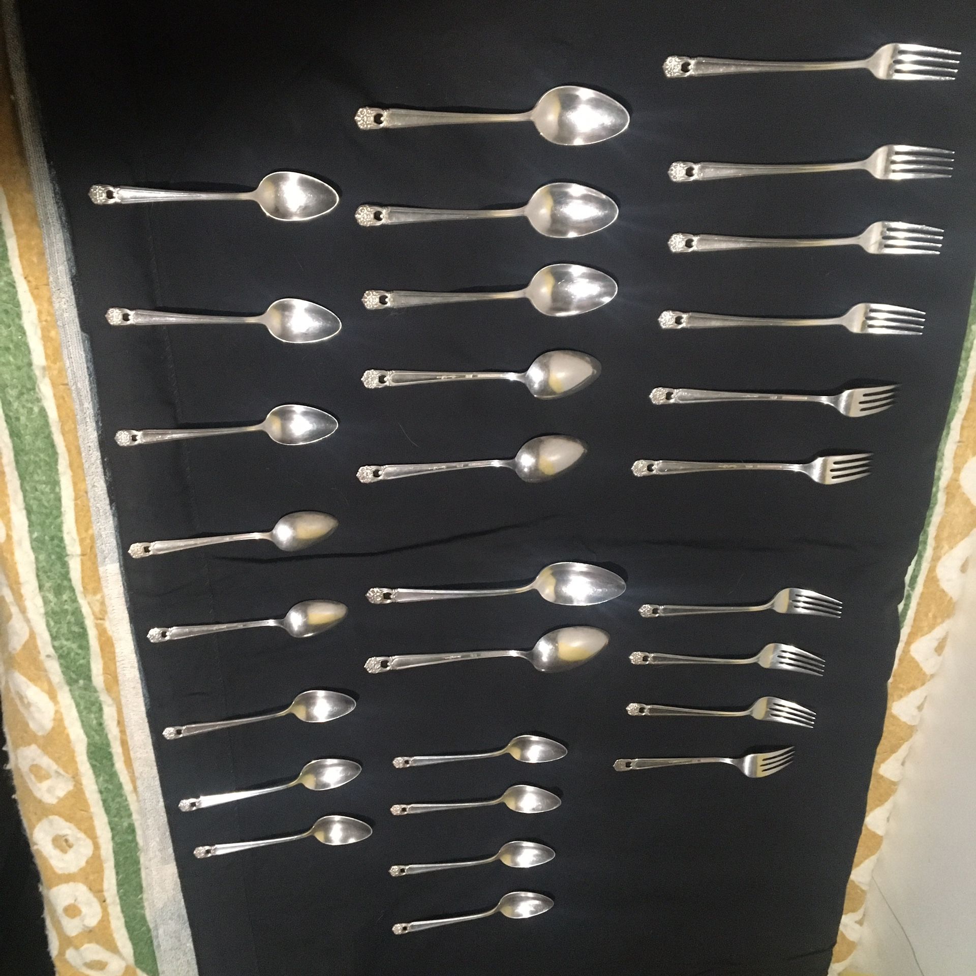 1847 ROGERS BROS (IS) ETERNALLY YOURS FLATWARE