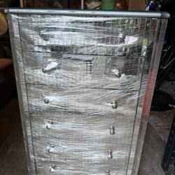 Mirrored 5-Drawer Dresser / Chest – Glass Top ✨ 💰 Originally ~$500 – priced to sell