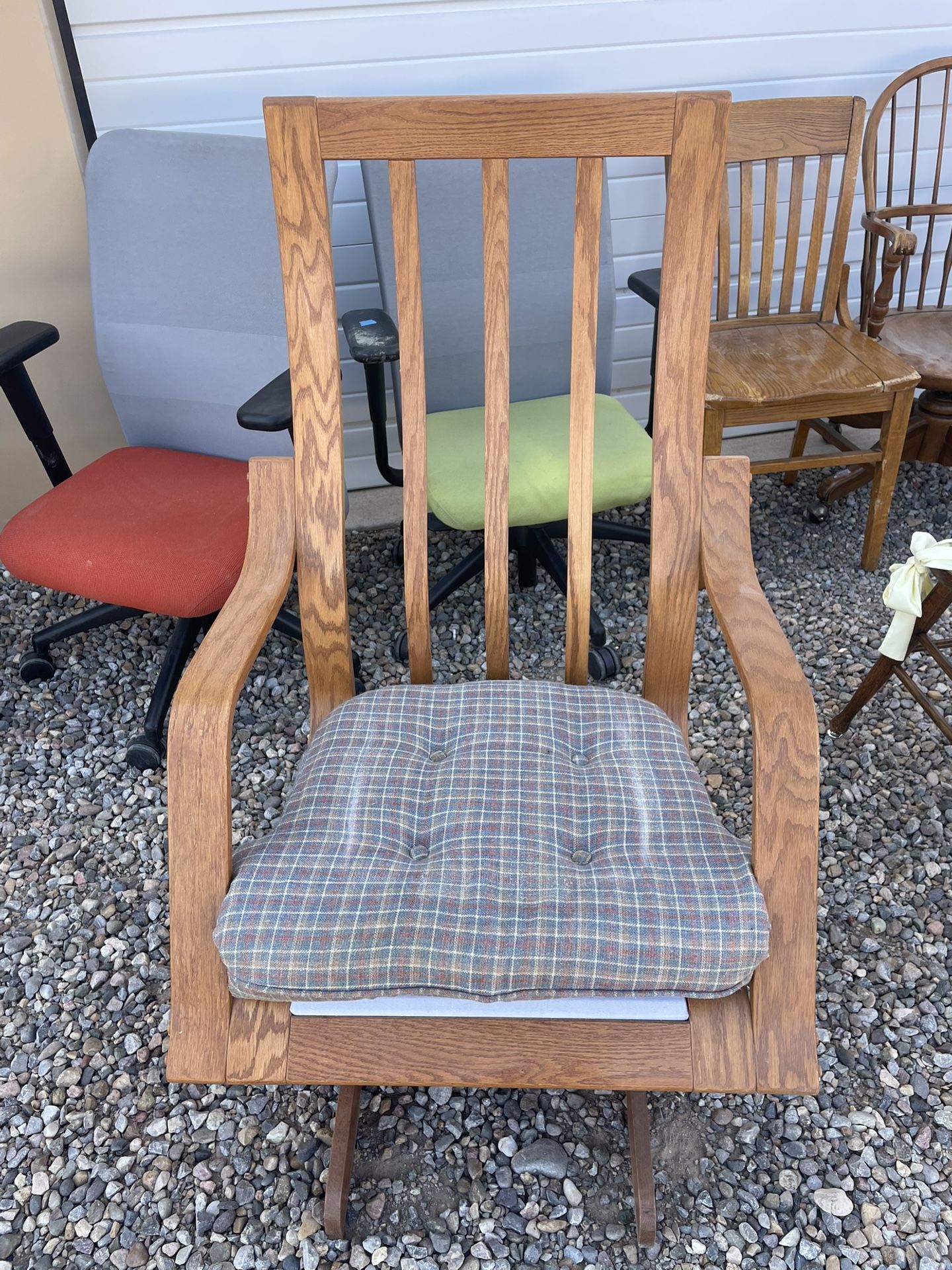 Du point Rocking chair $75