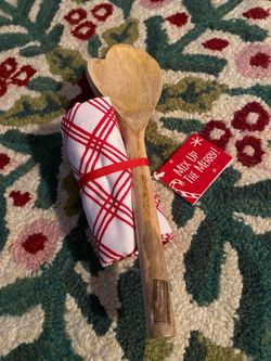 New hallmark wooden spoon with towel