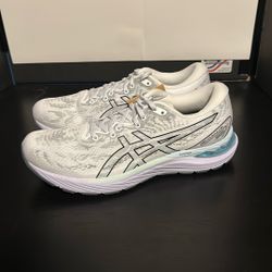 ASICS Size 9.5 Women’s 